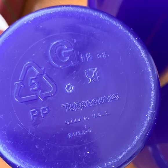 VINTAGE TUPPERWARE SET OF 3 STACKING PURPLE TUMBLERS SMOOTH SHINY 2 12oz 1 18oz - Picture 6 of 8